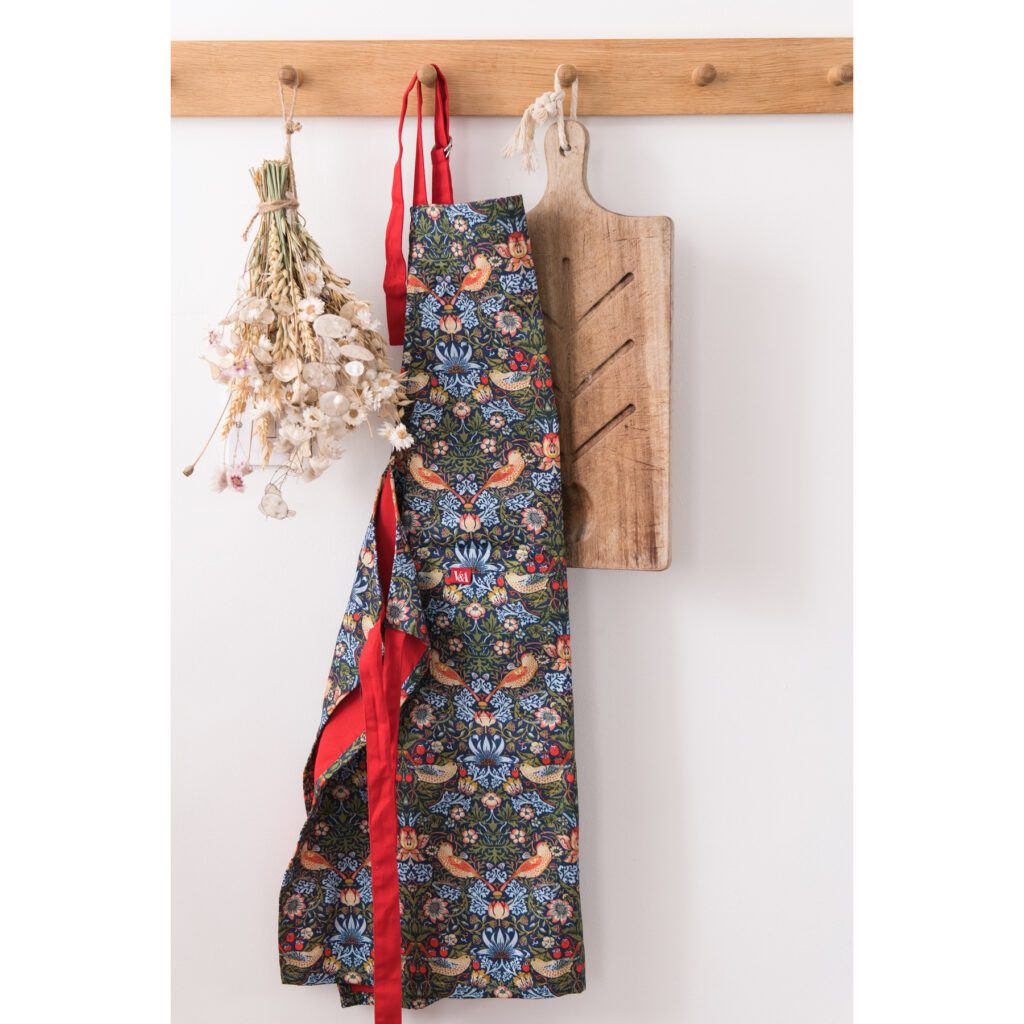 V&A William Morris Strawberry Thief Apron 5015278610030 2
